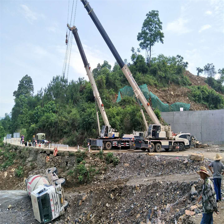 上饶汽车掉沟里叫吊车救援要多少钱